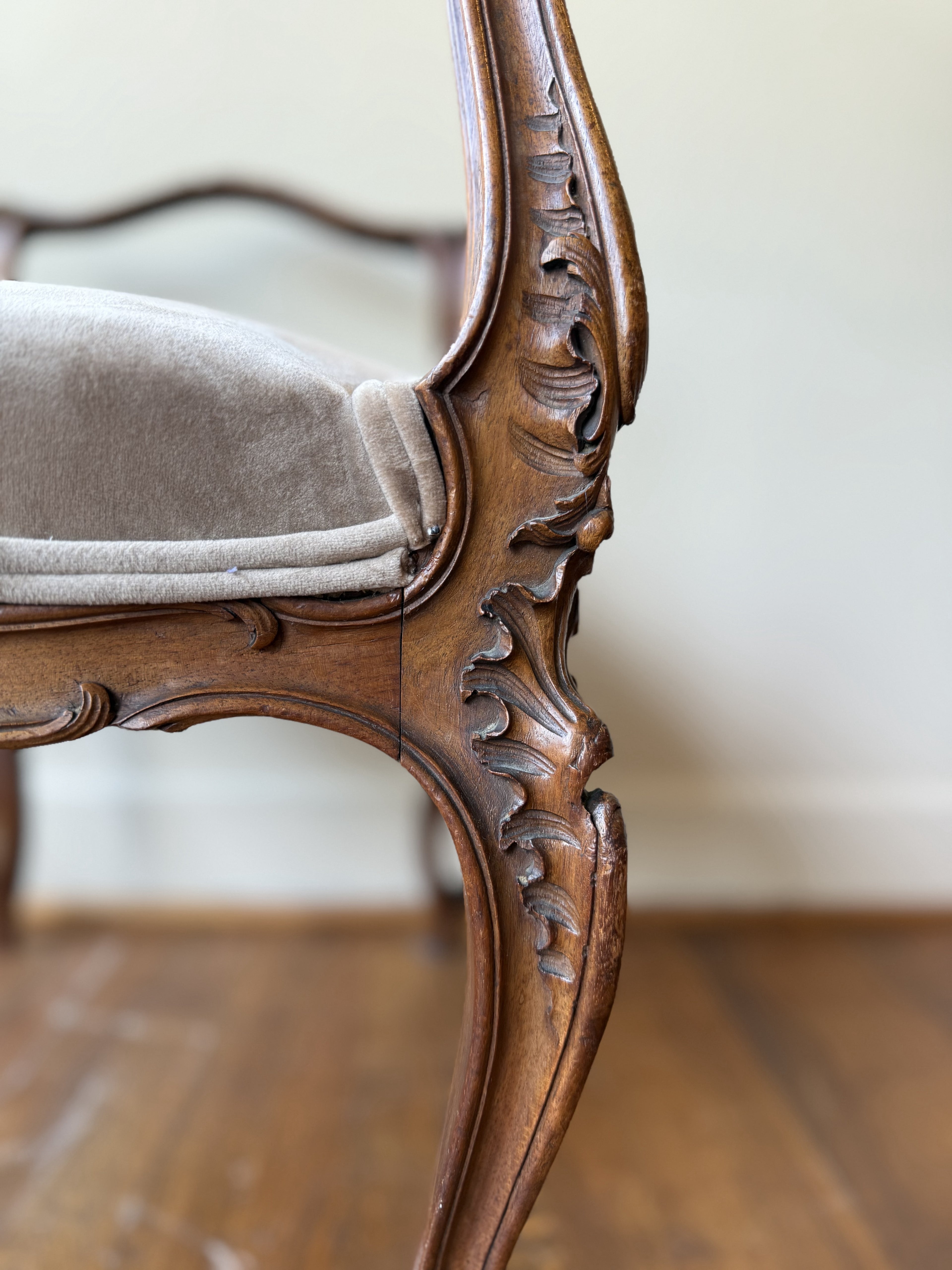 French Banquet Stool