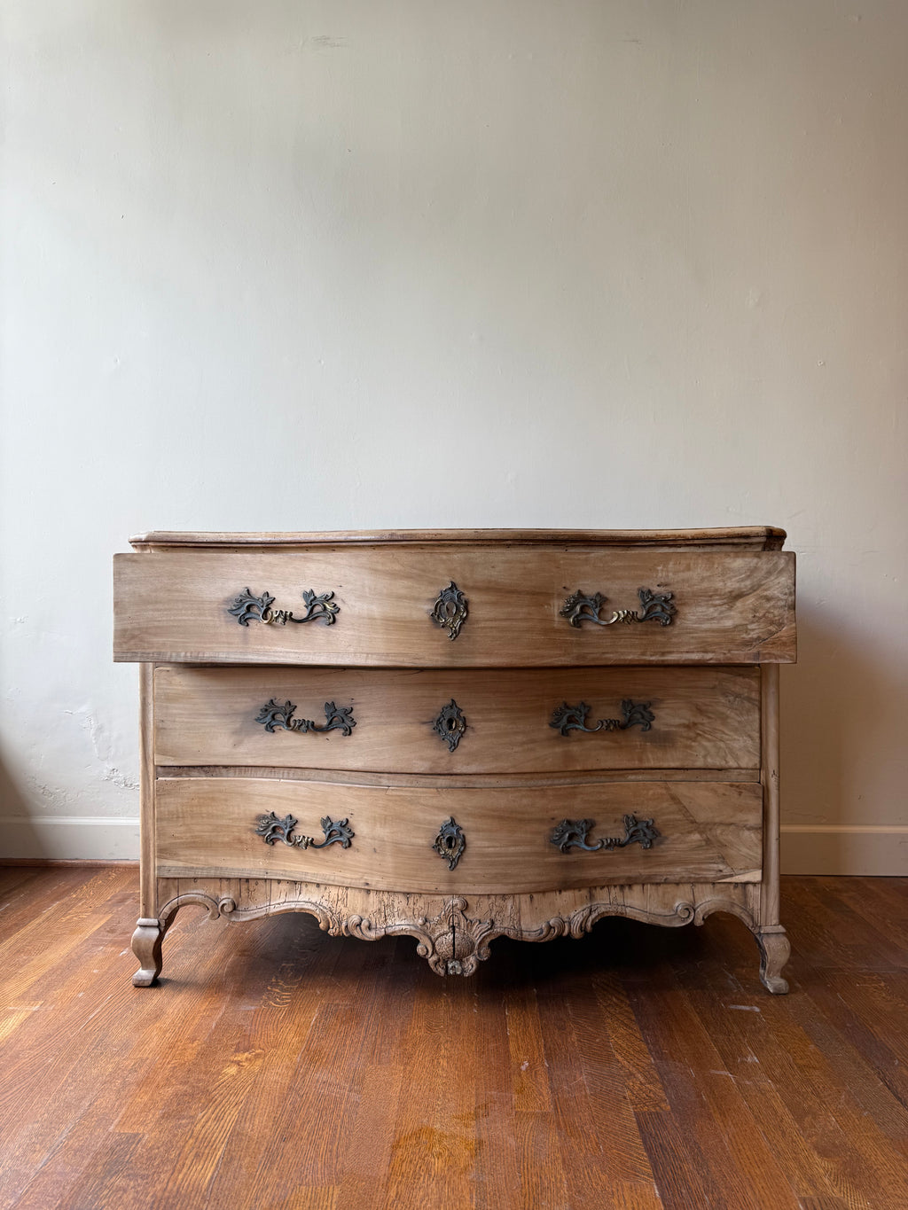 19th-century French Louis XV–style walnut commode